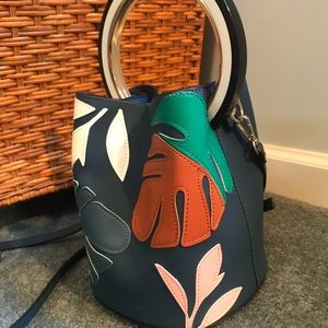 Leaf bucket bag